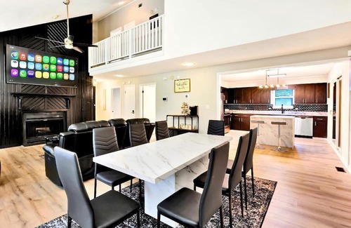 Martinez House | Modern 4 Bed Near Augusta: Pool, BBQ, Jacuzzi Tub