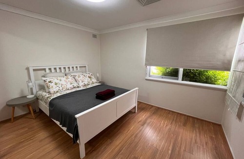 Old Toongabbie House | Duplex House In Toongabie Near The Hills Area