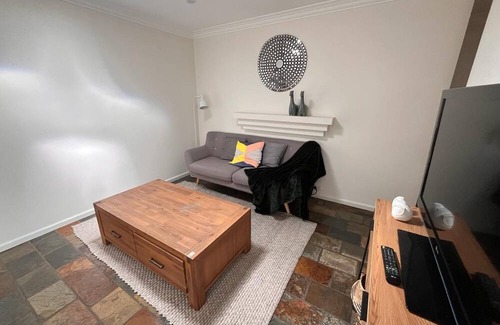 Old Toongabbie House | Duplex House In Toongabie Near The Hills Area