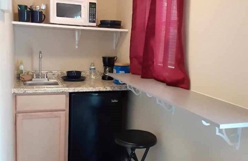 Cedar Hills Cabin | Cozy cabin with 1 bedroom and WiFi, AC in charming Jacksonville