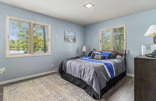 Fremont House | Lakefront 3-bedroom 2 Bath House with WiFi, AC on 2nd Lake in Fremont, Michigan