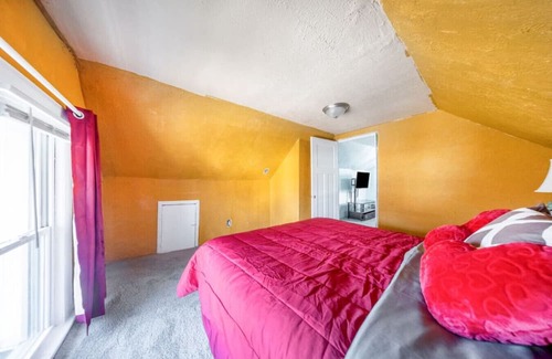 Akron House | Large 5-Bed, 2-Bath Central Akron Group House