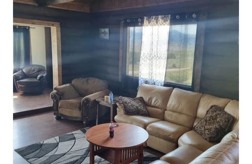 Fishtail Cabin | Private 4-bedroom cabin with WiFi, AC in awesome Nye,Mt. Many nearby attractions