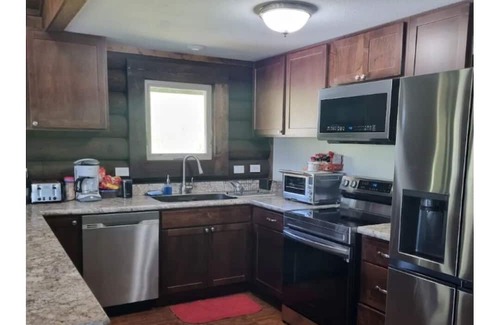 Fishtail Cabin | Private 4-bedroom cabin with WiFi, AC in awesome Nye,Mt. Many nearby attractions