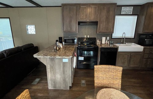 Walterboro House | 3-bedroom mobile home in awesome Walterboro with AC, WiFi, Cable