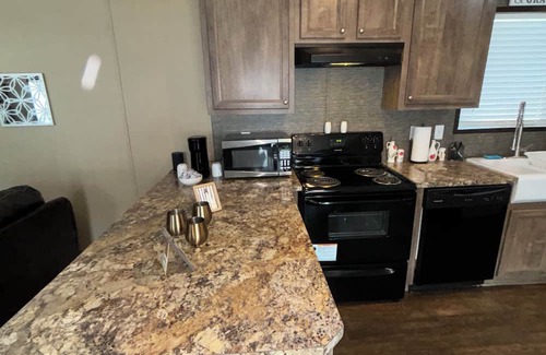 Walterboro House | 3-bedroom mobile home in awesome Walterboro with AC, WiFi, Cable