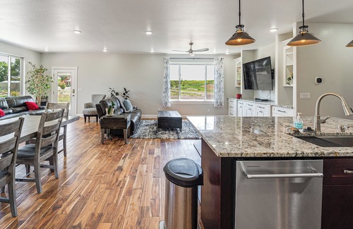 Johnstown House | NOCO Johnstown Lake Retreat w/Shared Dock!