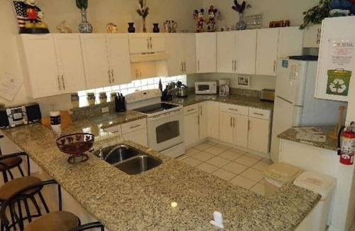 Sunset Lakes Villa | AVH2909SVC 4 bed 3.5 bath, 2 masters and lake view