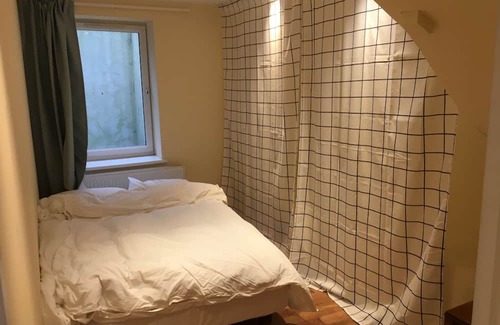 St. George's Apartment | Quiet spacious basement and ground floor apartment