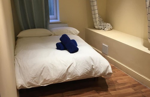 St. George's Apartment | Quiet spacious basement and ground floor apartment