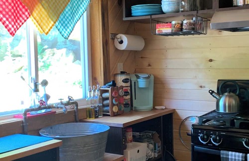 Chandlersville Cabin | Cozy Cabin near The Wilds- Pet Friendly