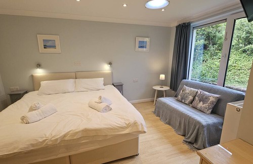 St. Mawes Cottage | Sunnybanks - a holiday home that sleeps 8 guests in 4 bedrooms