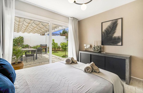 Urbanizacion el Rosario House | Holiday Home 'Casa Bonita' with Mountain View, Wi-Fi and Air Conditioning