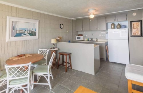 Punaluu Apartment | Palm Beachfront | Amazing view, Pool, beach gear