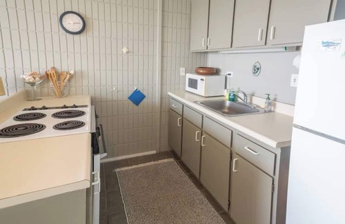 Punaluu Apartment | Palm Beachfront | Amazing view, Pool, beach gear