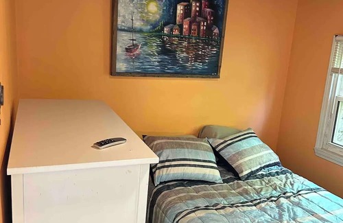 Windham Cottage | Quaint Cobbetts Pond Cottage with Pond Views