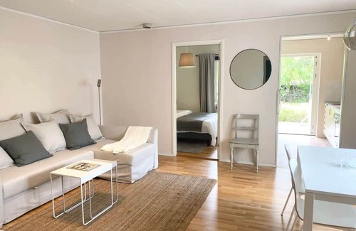 Ljugarn Apartment | Cosy 1 bedroom apartment with private terrace