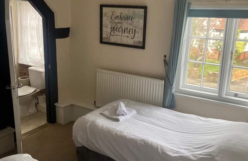 Bramley Hotel | The Wheatsheaf