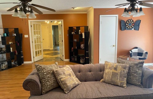 Raleigh House | Cozy 3-bedroom house in Memphis with WiFi