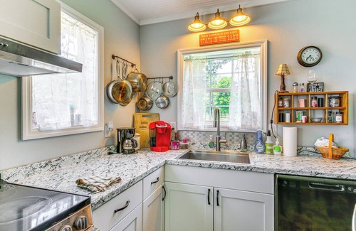 Wagener Cottage | Pet-Friendly Waegner Cottage On 30-Acre Horse Farm