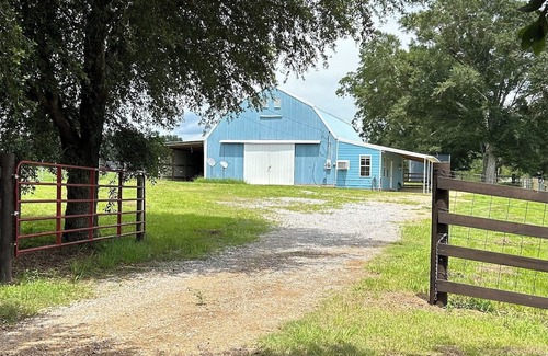 Perkinston House | Charming barn apartment located at Stonnington Farm in Perkinston.