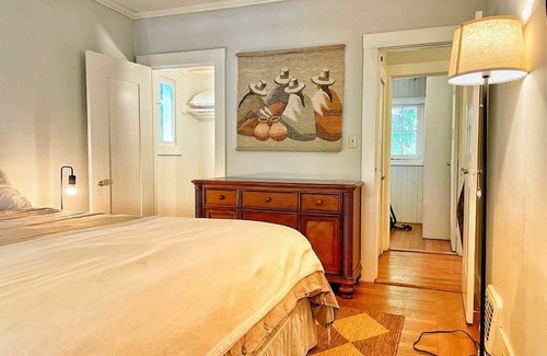 San Mateo Park Cottage | Cozy 2-bedroom cottage in gorgeous San Mateo Park with WiFi, fitness room option