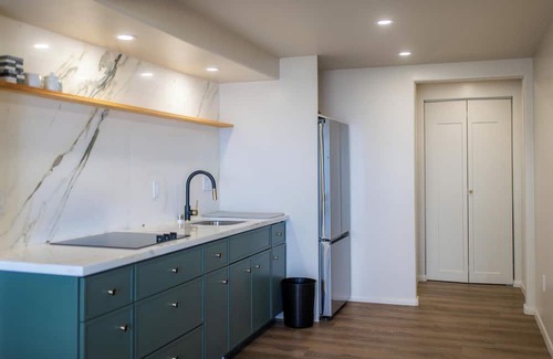 Manoa House | Tropical Jungle Ocean View Guest House