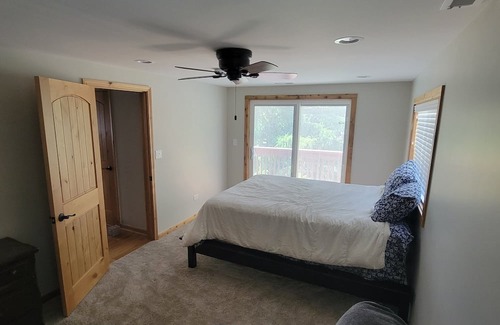 Ingleside House | modern rustic 4-bedroom lake house in peaceful Ingleside with WiFi, AC