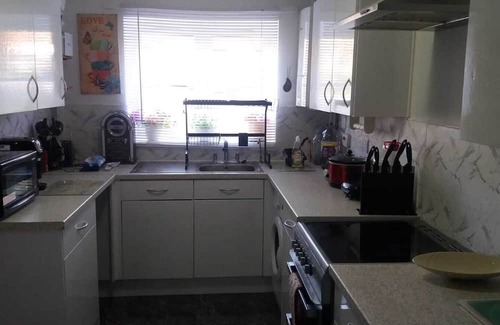 Dover House | Double bedroom located in a quiet place walking distance to seaside and town