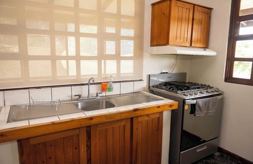 Roble Cottage | Tranquil Retreat with Stunning Views and Cozy Fireplace