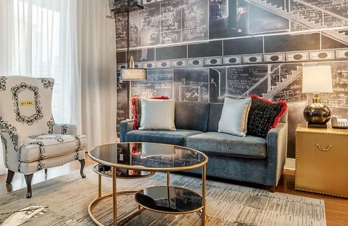 Central Business District Resort | Enjoy ESSENCE FESTIVAL WEEKEND with rooftop deck, pool and gym amenities!!