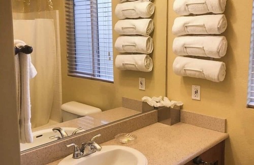 Point Arena Resort | Luxury one bedroom and one bathroom unit with full amenities