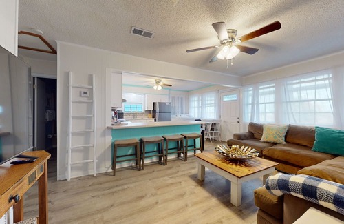 Fort Morgan Pines House | Cozy home across from the beach w/sunrise and sunset views