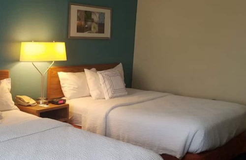 Moline House | AmericInn by Wyndham Moline Airport/Quad Cities hotel