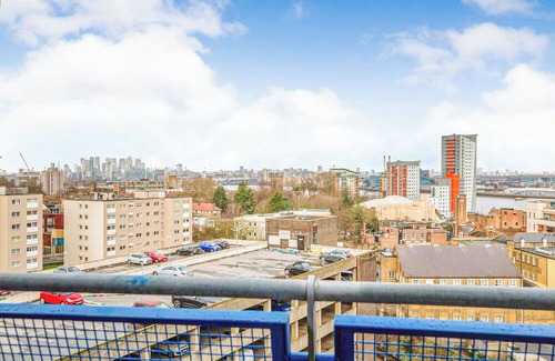 Woolwich Apartment | Clean & modern flat 5mins from Woolwich Arsenal Station-20mins to Central London