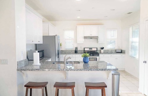 Ontario House | Furnished｜Pet Friendly｜Near Airport｜Prefect For WFH&Vacation&Insurance #41640