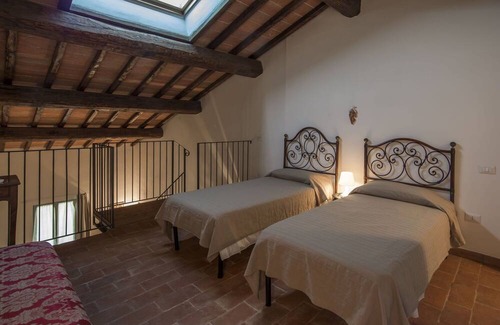 Laterina Apartment | Lovely apartment for 5 guests with pool, A/C, WIFI, TV and parking, close to Arezzo