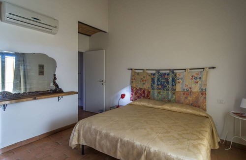 Laterina Apartment | Lovely apartment for 5 people with pool, A/C, WIFI, TV, panoramic view and parking, close to Are...