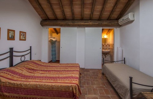 Laterina Apartment | Lovely apartment for 5 people with pool, A/C, WIFI, TV, panoramic view and parking, close to Are...