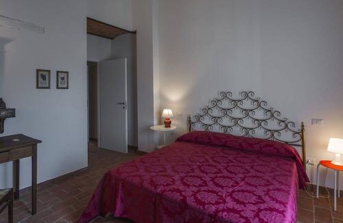 Laterina Apartment | Beautiful apartment with WIFI, pool, A/C, TV, panoramic view and parking, close to Arezzo