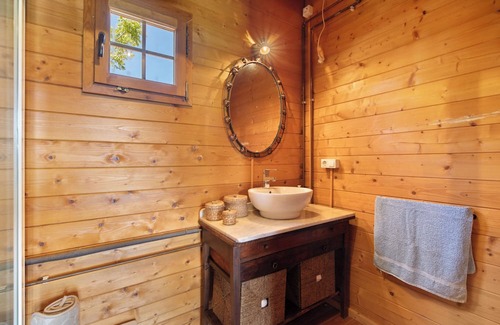 Sanlucar de Barrameda Cottage | Cottage 'La Cabaña Los Abuelos' with Private Terrace, Private Garden and Wi-Fi