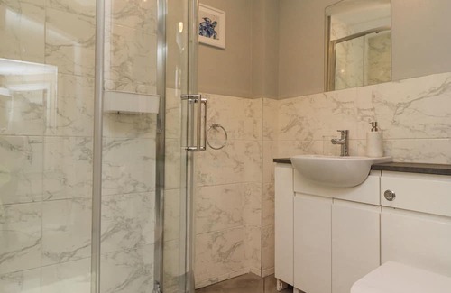 Wark Cottage | CHESTER SUITE, pet friendly, with open fire in Wark