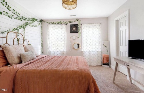 Garner House | Tucked away in the forest on over an acre,perfect for a cozy family getaway