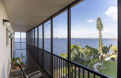 West 1st Street Apartment | Turnkey Riverfront Condo