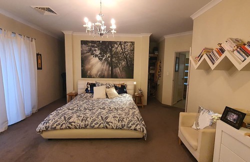 Beaconsfield House | Large Family Home, Close to Fremantle, Restaurants, 2mins drive to South Beach!