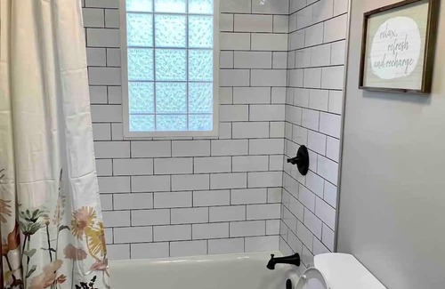 Rock Harbor House | New Remodeled Lakefront Home - Large Dock with Year Around Water!