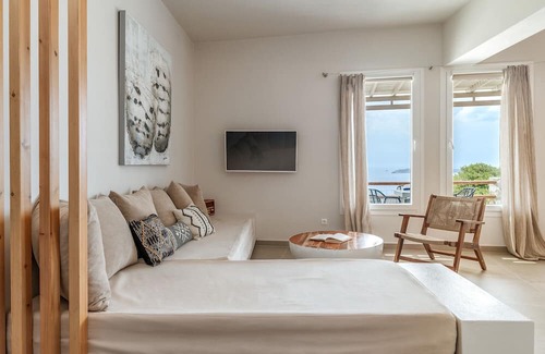 Kato Aprovatou Apartment | Apartment 'Captain's Koutsi Suite' with Private Terrace, Wi-Fi and Air Conditioning