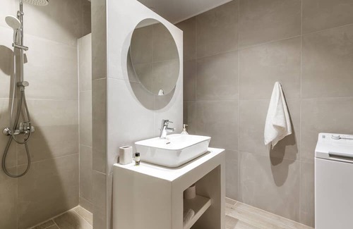 Kato Aprovatou Apartment | Apartment 'Captain's Koutsi Suite' with Private Terrace, Wi-Fi and Air Conditioning