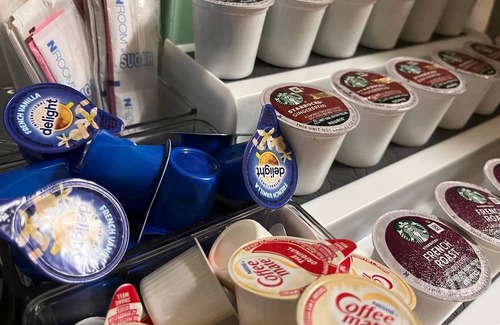 Grove Hill Cabin | Quiet Lodge, with FREE WIFI and FREE BREAKFAST. Pet friendly!