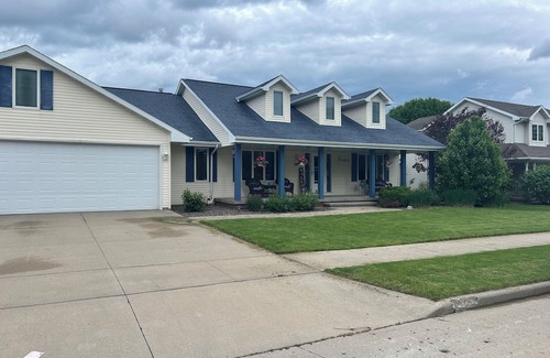 Little Chute House | Looking for guests for THE DRAFT. Great location 20 minutes from Green bay!